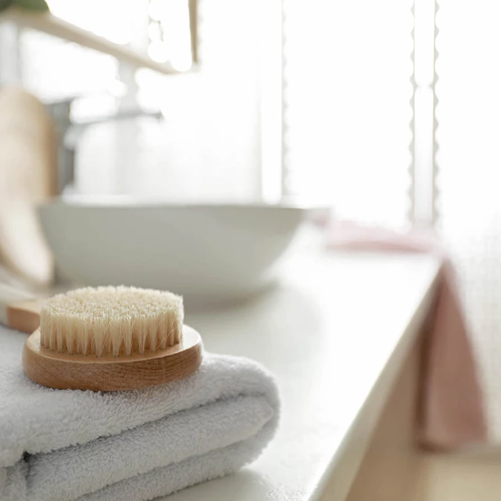 Bürste Hygienemaßnahmen und Hausmittel bei Läusen